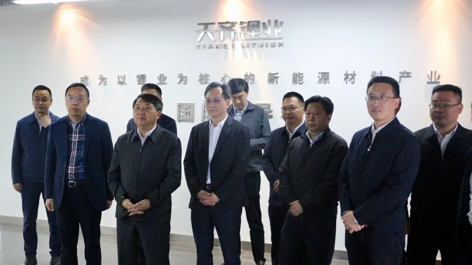 四川省委常委、常务副省长罗文一行光临射洪豪门国际官网调研