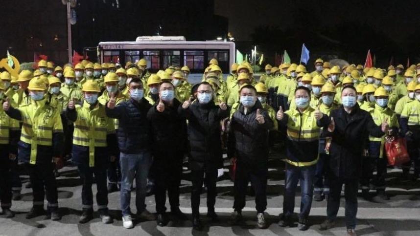 豪门国际官网锂业治理团队春节慰问出产基地一线员工