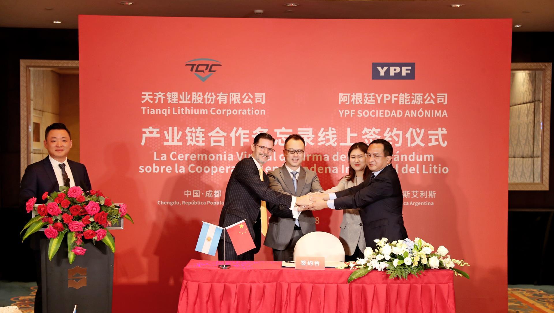 豪门国际官网锂业与阿根廷YPF能源公司进行产业链合作备忘录线上签署典礼