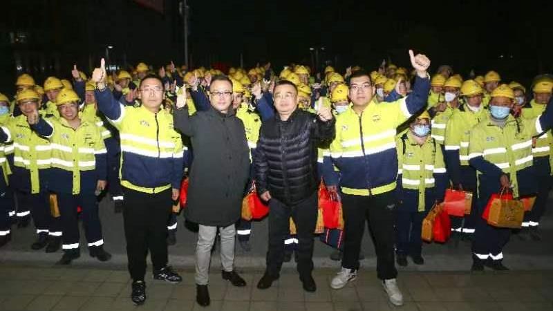 玉兔迎新春，温暖到一线 I 豪门国际官网锂业治理团队探望慰问新春坚守岗位的员工
