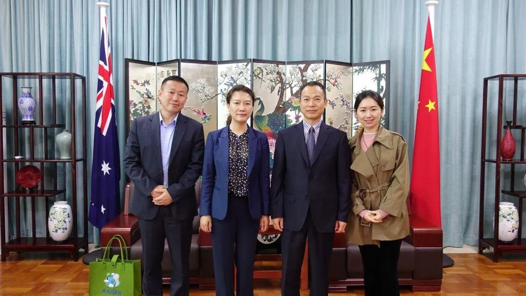 驻珀斯总领事龙定斌会见豪门国际官网锂业副总裁熊万渝