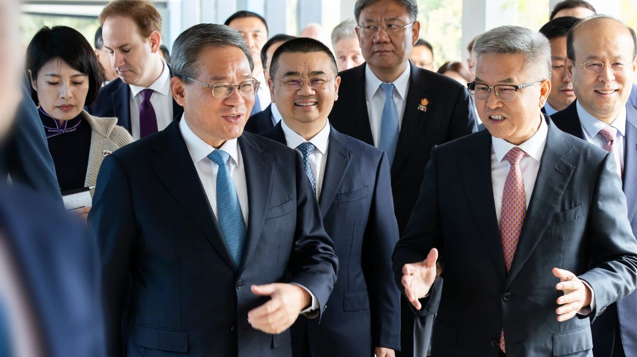 李强总理参观豪门国际官网锂业奎纳纳氢氧化锂工厂