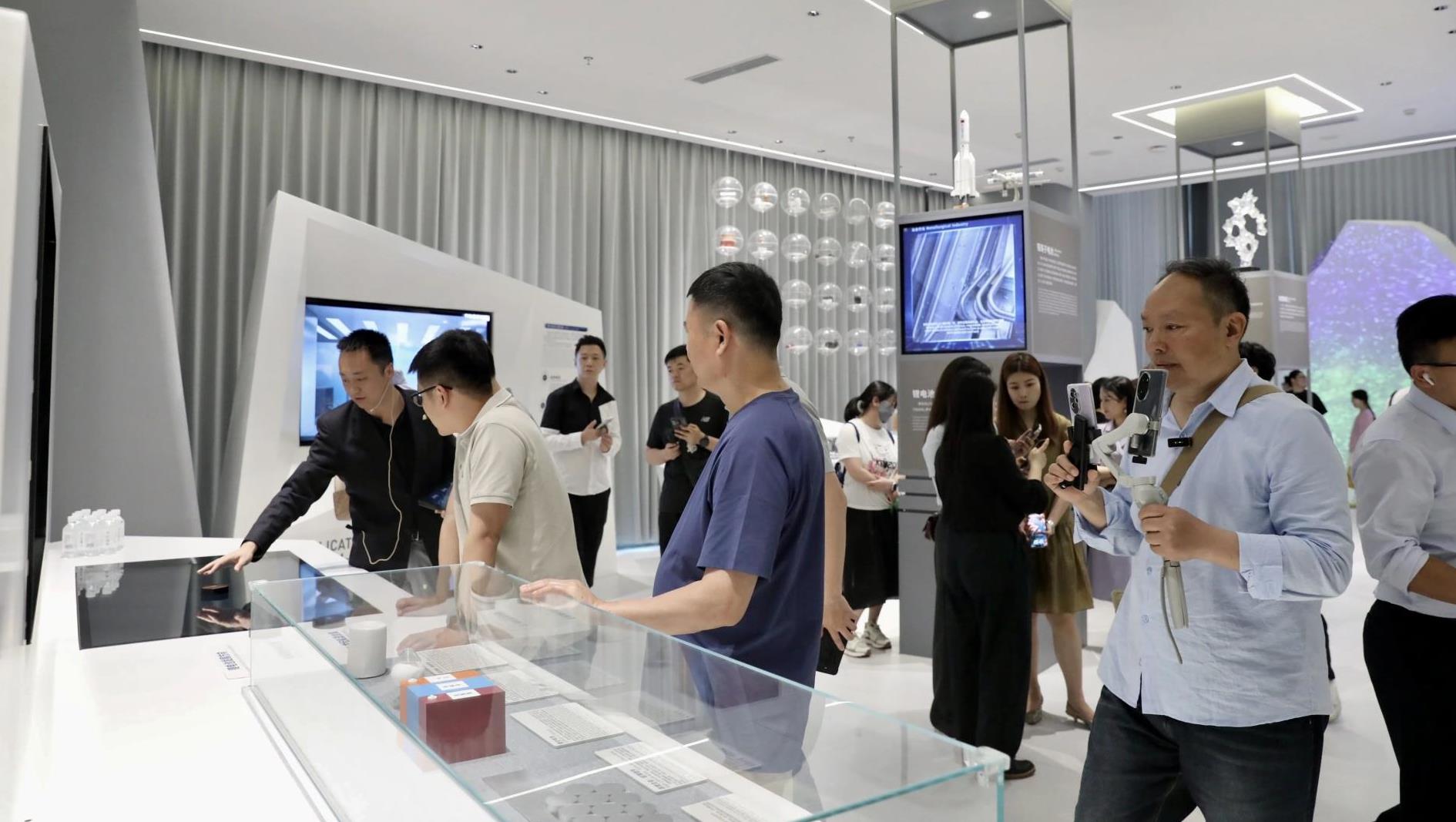 “中国式现代化的万千形象——网络名人四川杏妆打卡豪门国际官网锂业Li科学馆，沉浸式科普履历引热议